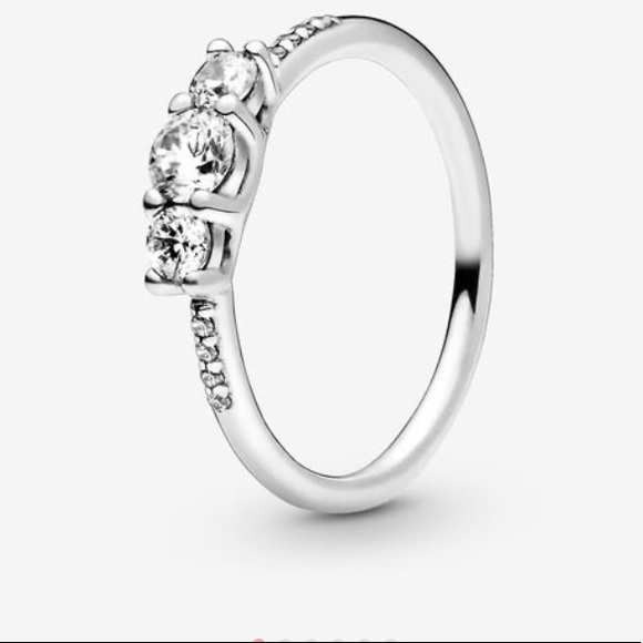 Clear 3 Stone Ring 💍 - Picture 2 of 2